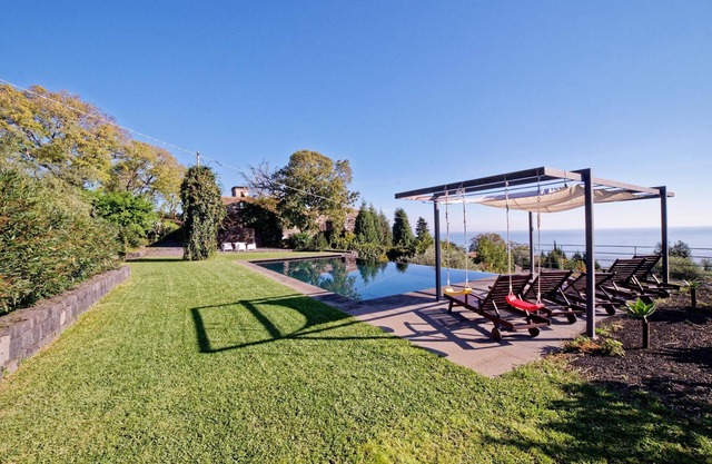 Holiday house with pool Infinity