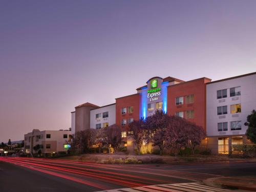 Holiday Inn Express Hotel & Suites Belmont by IHG