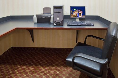 Holiday Inn Express Hotel & Suites Drums-Hazelton by IHG