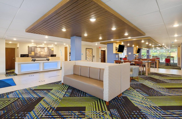 Holiday Inn Express & Suites Abingdon by IHG