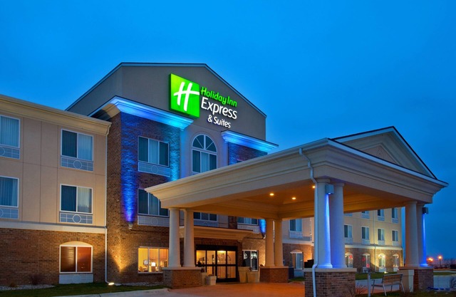 Holiday Inn Express & Suites Mattoon by IHG
