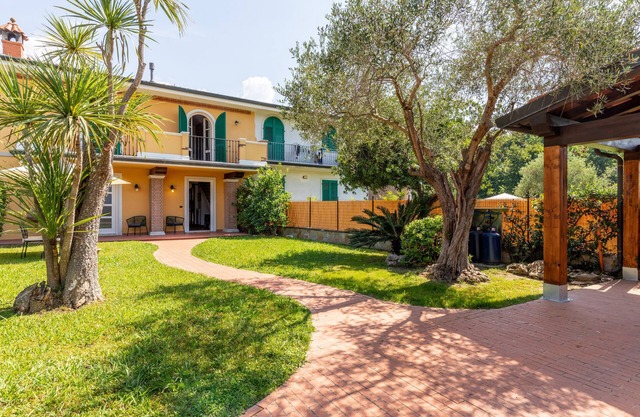 Holiday Home 'Villa Rustica 1' with Lake View, Shared Garden and Air Conditioning