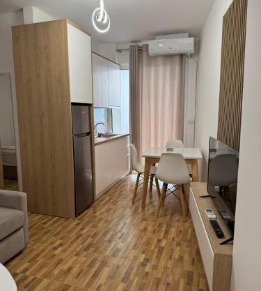 Holiday leon shengjin