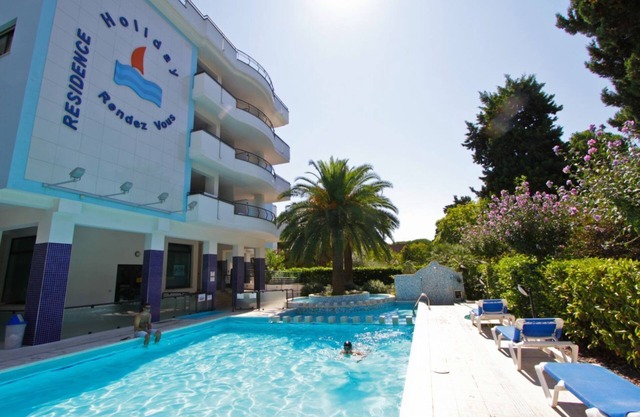 Holiday Rendez Vous 18 - First floor apartment with side sea view