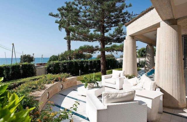 holiday vacation seaside villa rental italy sicily