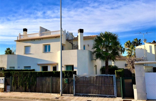 Holiday villa in Oliva Nova 100m to the beach, Roof terrace and free WiFi 200MB