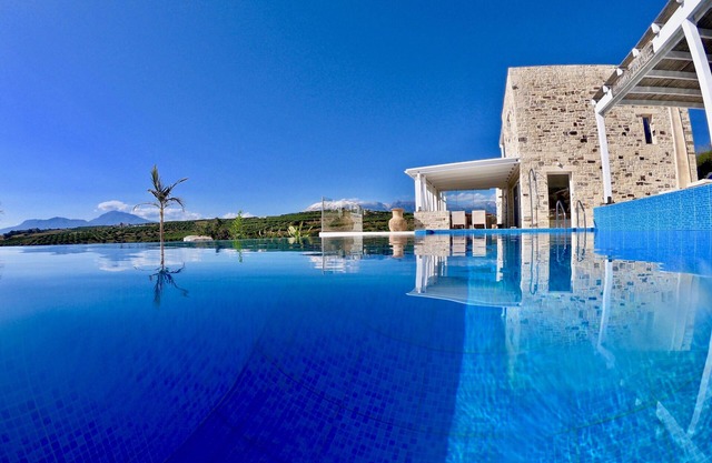 Holiday villa in top location with sea view, infinitypool and beautiful sunset