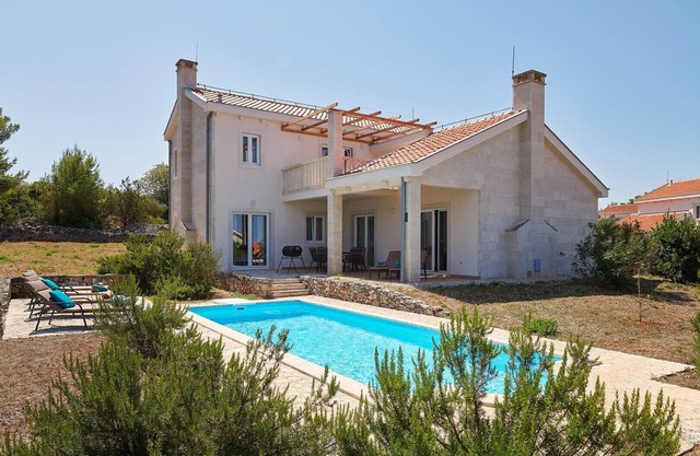 Holiday villa Stella with private pool and 3 bedrooms