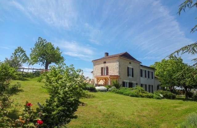 holiday villa with private swimming pool just south of Bergerac