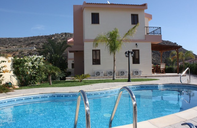 Holiday Villa , with private pool and landscaped garden . Wi-FI