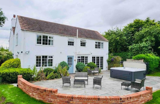 Holly Cottage Country Retreat