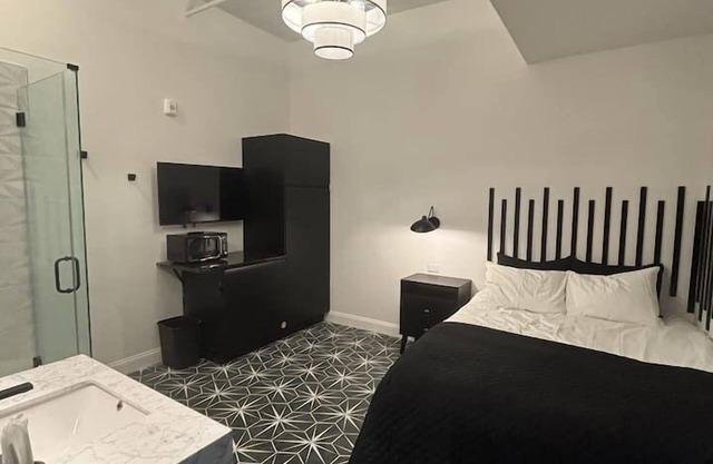 Hollyhock Suite 509: 1 bed/1 bath