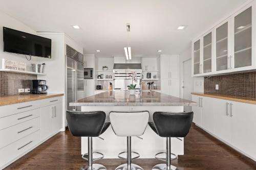 Hollywood Hills Golden Retreat