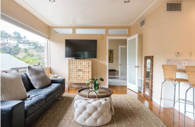 Hollywood Hills ZEN Guesthouse 1 Bedroom + 1 Bathroom Pool XL Outdoor Patio Pool