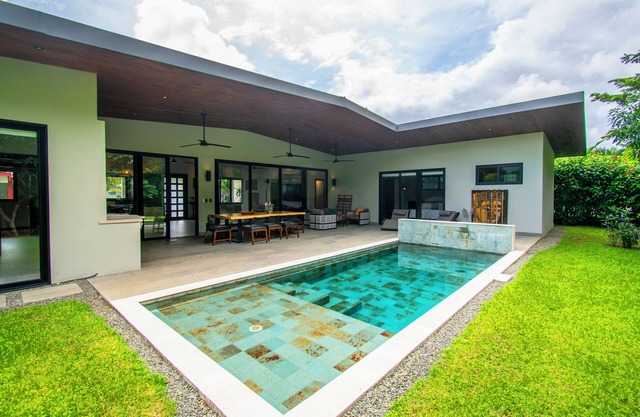 Hollywood House, walk 2 beach, 4 bdrs!