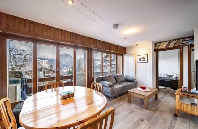 Home away from home La Tzoumaz 4 Vallees, 150m from ski lift, ski to door.