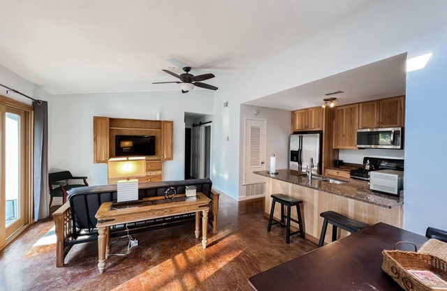 Home away from home triplex two bedroom with office