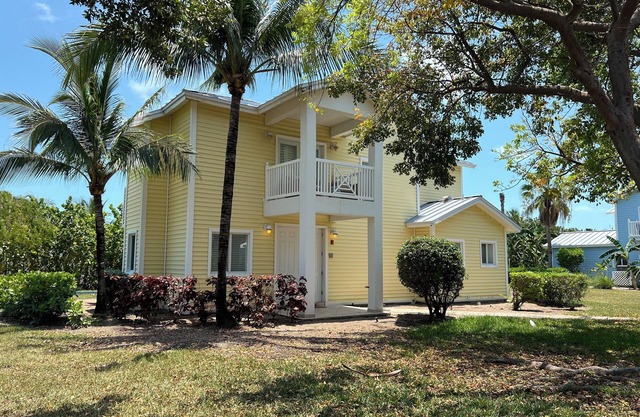 Home in Bailey Town, Bimini Bay- North Bimini Optional Golf Cart and 43' Slip