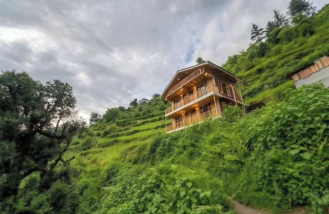 Home Stay with 360 view@Mountain bliss cottage,Jibhi. 5kms away from Jalori Pass
