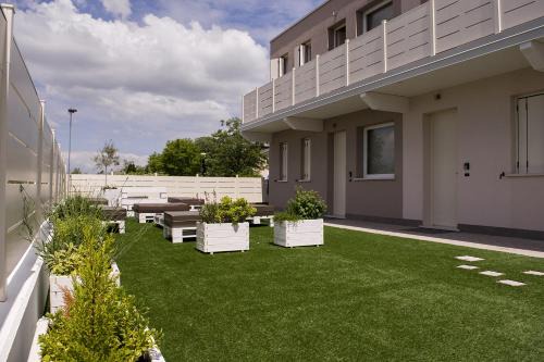 Home Suites Home