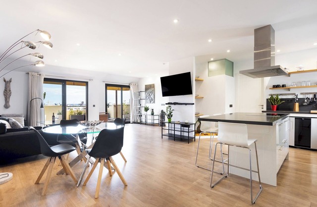 Home2Book Chic Penthouse with Terrace, Santa Cruz