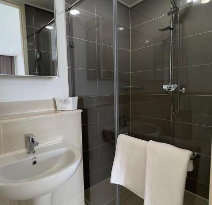 HOMELIKE apartment in Highvill Park 2