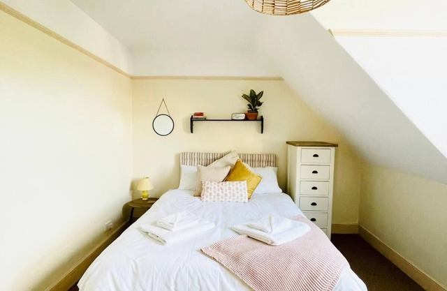 Homely Apartment in Minehead, Private Parking