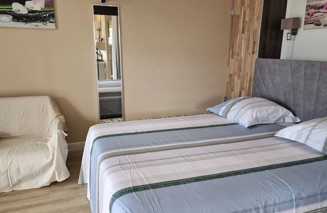 Homerez - Apartment in Saint-Paul, Sea View