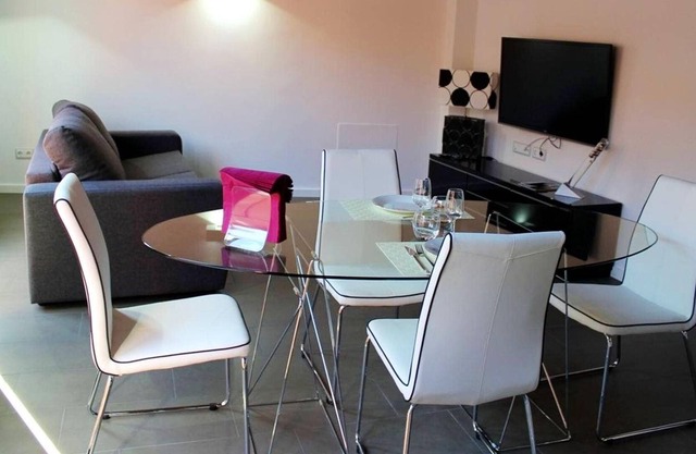 Homerez - Beautiful appartement for 4 ppl. with terrace and balcony at Olot