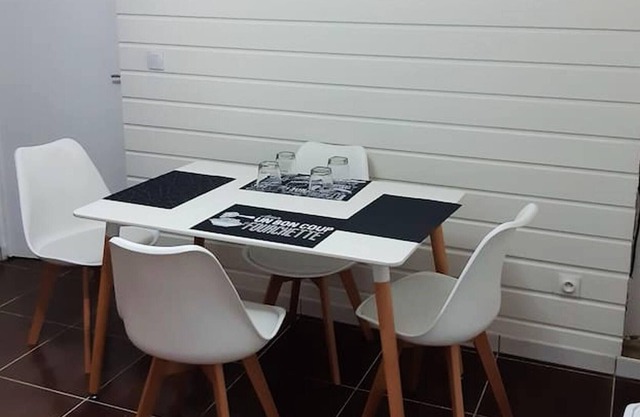 Homerez - Beautiful appartement for 4 ppl. with terrace at Saint-Esprit