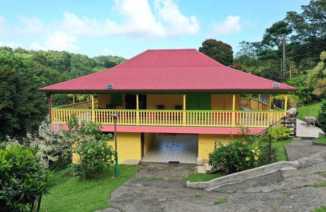 Homerez - Charming House in Gros-Morne with Terrace and Garden