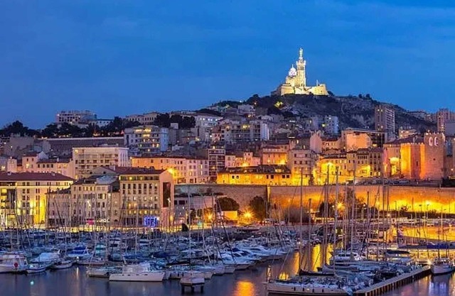 Homerez - Cozy Apartment in Marseille 27 m² with Jacuzzi