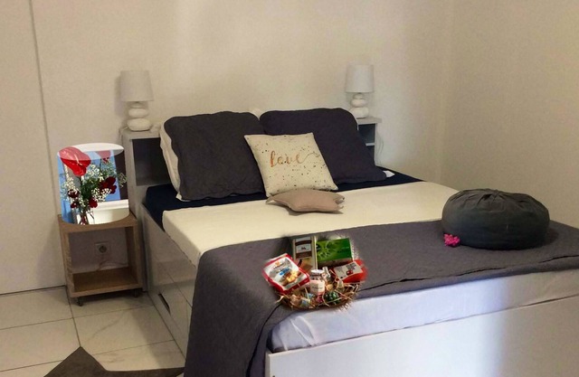 Homerez - House 15 km away from the beach for 4 ppl. with shared pool at Le Port