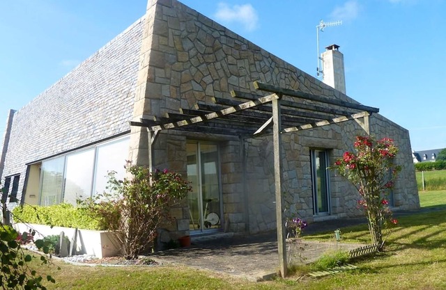 Homerez - House 4 km away from the beach for 8 ppl. with garden at Hillion