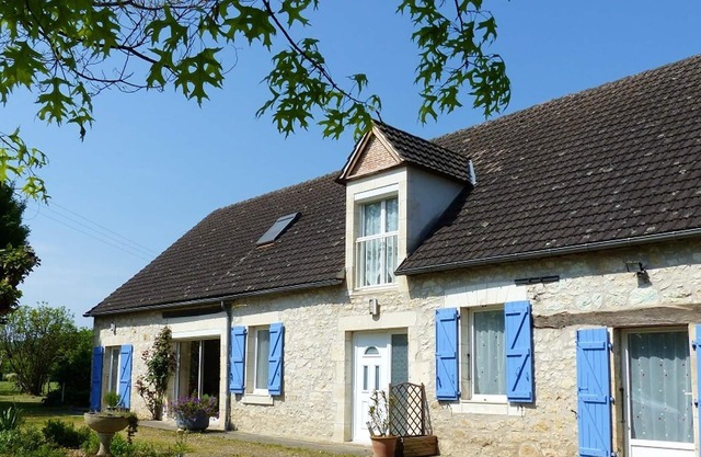 Homerez - House for 12 ppl. with swimming-pool, garden and terrace at Saint-Sozy