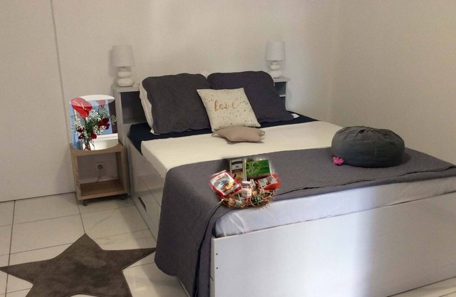 Homerez - House in Port, mountain view.