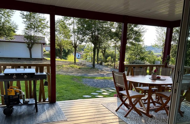 Homerez - Nice chalet for 6 ppl. with shared pool, jacuzzi and spa at Hasparren