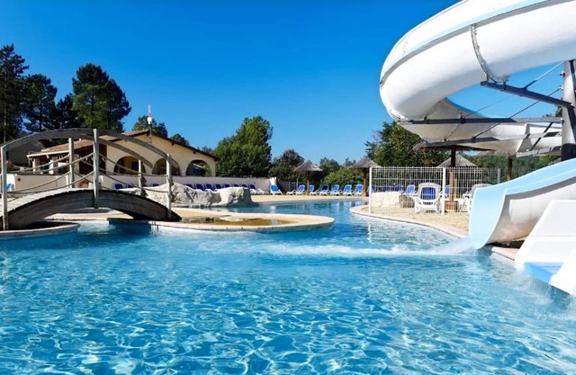 Homerez - Nice house for 6 ppl. with shared pool and terrace at Salavas