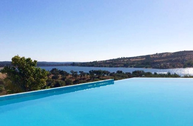 Homerez - Nice property for 2 ppl. with shared pool at Montargil