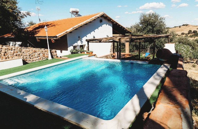 Homerez - Peaceful villa in Monesterio with private pool