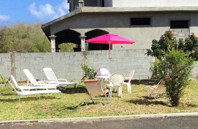 Homerez - Spacious apartment Near the beach and garden