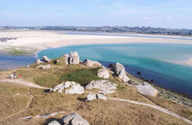 Homerez - Spacious House with Sea View in Plouescat