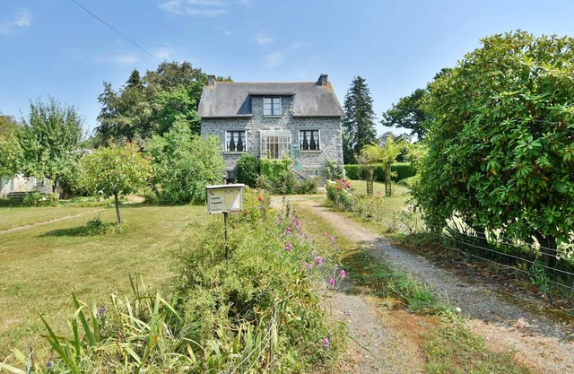 Homerez - Spacious house for 6 ppl. with garden and terrace at Québriac