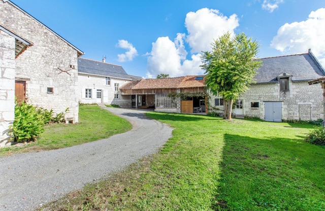Homerez - Spacious House in Assay with Garden and Fireplace
