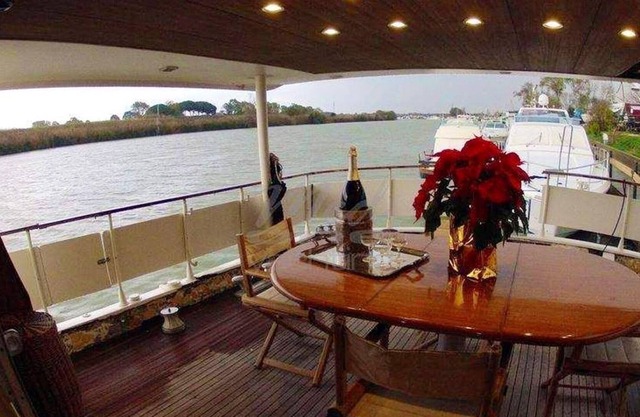 Homerez - Spacious property for 8 ppl. with terrace at Fiumicino (RM)
