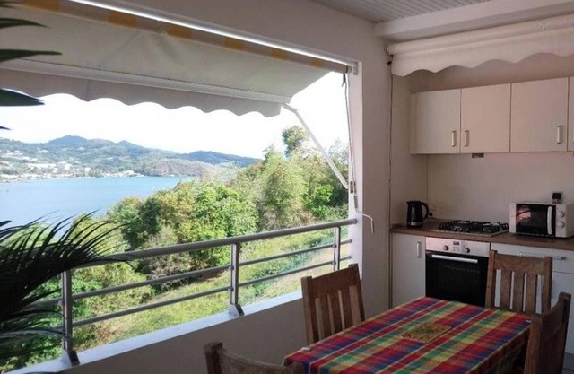 Homerez - Studio in La Trinité with Sea View