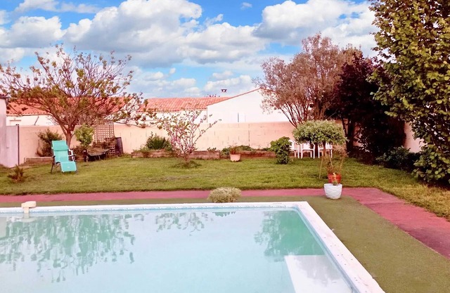 Homerez - Studio with Pool in La Jarrie