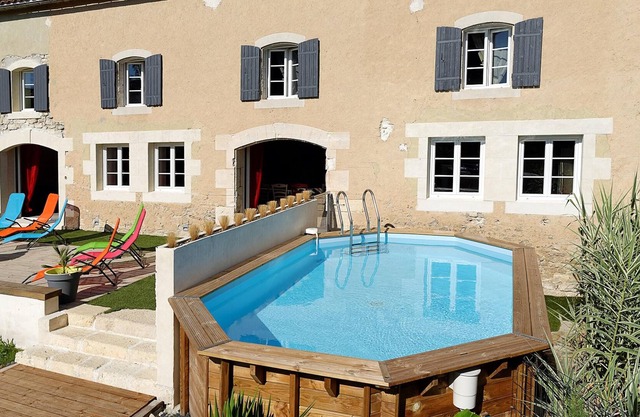 Homerez - Villa for 15 ppl. with swimming-pool, garden and terrace at Voissay