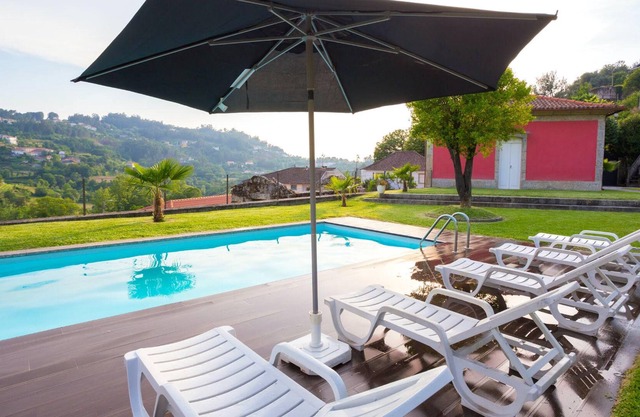Homerez - Villa for 6 ppl. with swimming-pool and garden at Sobradelo da Goma
