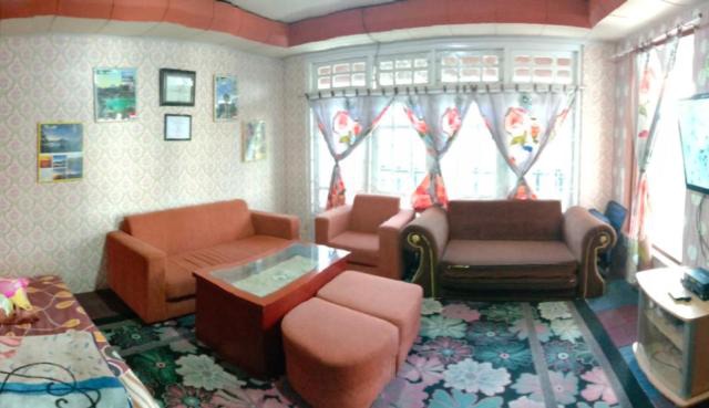 Homestay HUMAIRA DIENG villa full house 3 kamar,6 bed,dapur,ruang tamu,balkon,parkir,wifi